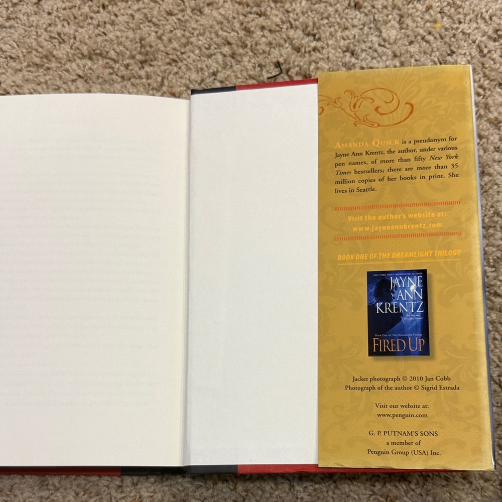 Burning Lamp Novel by Amanda Quick- Hardcover with holographic design - Picture 6 of 9